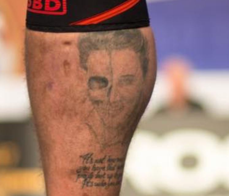 Tatuaje de Hafpor en la pierna derecha