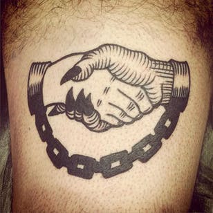Devils Handshake Tattoo, artista desconocido #devilshandshake #handshaketattoo #deviltattoo #traditional #
