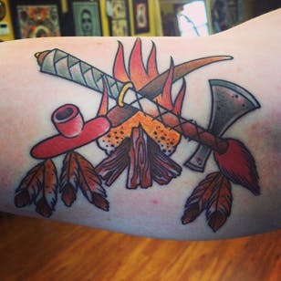 Peace Pipe Tattoo, artista desconocido #peacepipe #pipe #smoke #feathers #fire #NativeAmericaTattoo #traditional