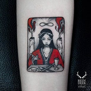 Tatuaje de ilustración negro y rojo de Zihae.  # corea del sur # corea del sur #zihae #blackandred #rojo # ilustrativo