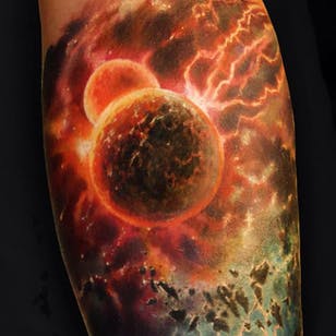 Tatuaje espacial de Ben Klishevskiy #BenKlishevskiy #space #realism #realistic #galaxy #solar system #planets (Foto: Instagram)