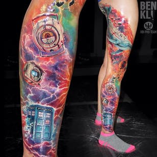 Doctor Who tatuaje de Ben Klishevskiy #BenKlishevskiy #space #realism #realistic #galaxy #solar system #doctorwho (Foto: Instagram)