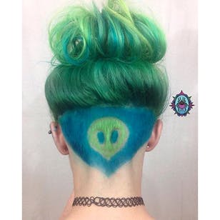 Tatuaje de pelo recortado por Jessie J. Hall.  #pelo # socavado # tendencia # extraterrestre