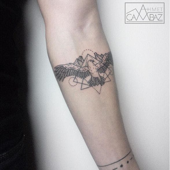 Fantástico tatuaje de águila #AhmetCambaz #blackwork # geometría # geométrica # líneas # vida silvestre #animales