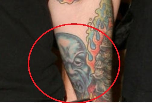 Rob tatuaje en el brazo izquierdo
