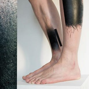 Tatuajes en las piernas de Blackwork.  #NastasjaBarashkova #abstract #contemporaryart #blackwork
