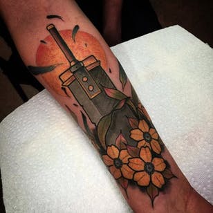 Tatuaje de espada Buster de Alex K'eh.  #ff # ff7 #espada