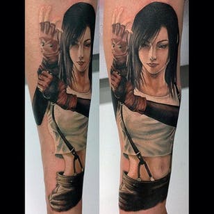 Tatuaje de Tifa Lockhart de Konstantin Verobjeb.  #ff # ff7 #finalfantasy #TifaLockhart #farverealisme #videojuegos #videojuego