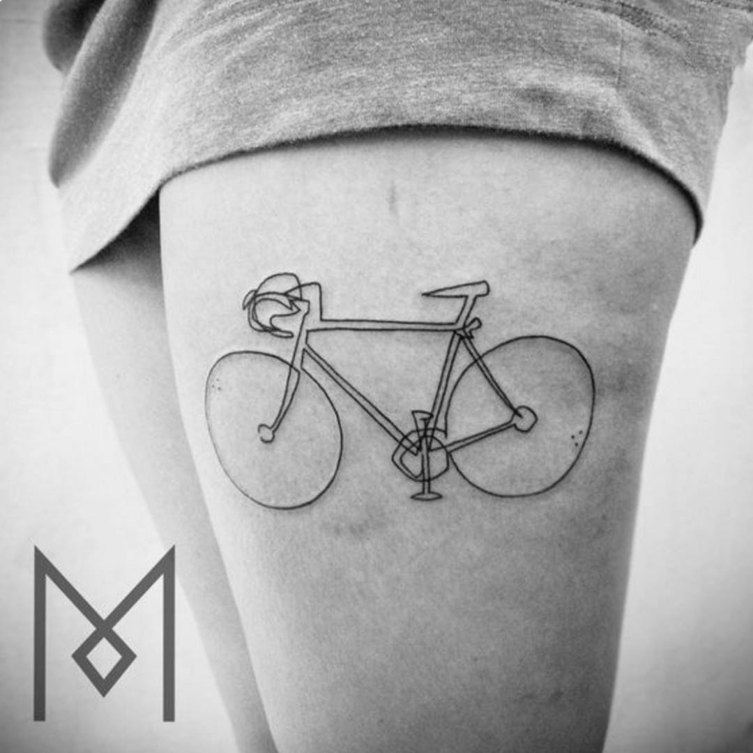 Tatuaje de bicicleta minimalista por Mo Ganji #moganji #bike #bicycle tattoo #minimalist #simple #fineline #linework #blackwork
