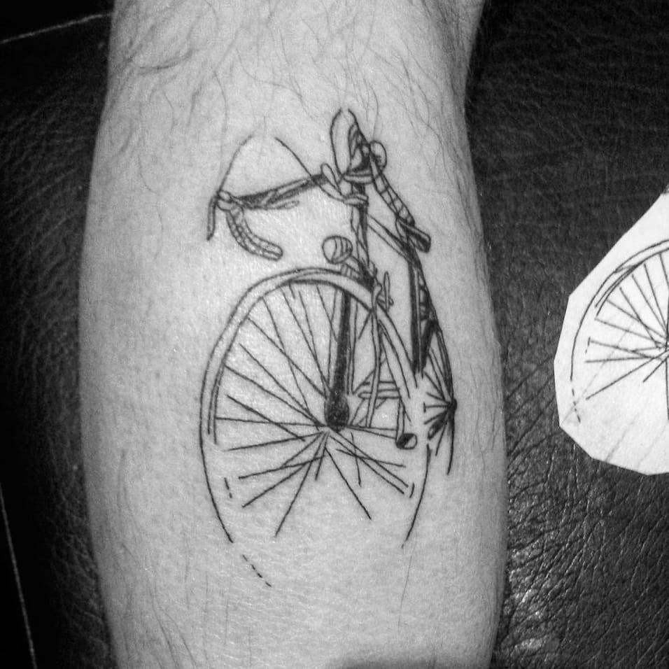 Sketch as a bike tattoo por @serhatunvertattooart de Instagram #bike #bicycleattoo #sketch #drawing #simple #blackwork #delicate #blackwork