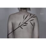 Hermosos tatuajes de hojas minimalistas de Ilya Brezinski
