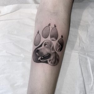 Tatuaje de pata de perro