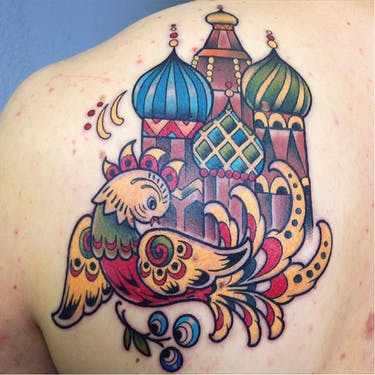 Tatuajes rusos frescos y coloridos de Helga Hagen