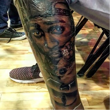 ¡Tupac ha vuelto!  ... como un tatuaje en la pierna de Kevin Durant.
