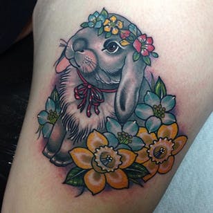 Lindo tatuaje de conejito por Sadee Glover @sadee_glover #sadeeglover #sadee_glover #cute #neotraditional #bunny