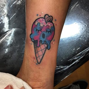 Tatuaje de cono de helado con oblea de corazón por Christina Hock #ChristinaHock #heart #icecream #icecreamcone #kawaii