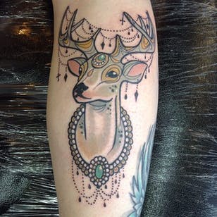 Tatuaje de ciervo de Dawnii Fantana.  #Disney # lindo #girly #kawaii #hjorte