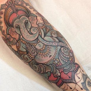 Tatuaje de Ganesha de Dawnii Fantana.  #Disney # lindo #girly #kawaii #ganesha #elefante