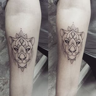 Tatuajes de leona a juego por Ness Cerciello # Leona # León #NessCerciello # coincidente #minimalista