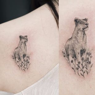Leona delicada - tatuaje de sol # leona # león # sol # pequeño
