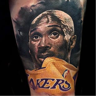 Tatuaje de retrato realista de Kobe Bryant por Benjamin Laukis #portrait #KobeBryant #BenjaminLaukis #realistic #realism #NBA #basketball #Lakers