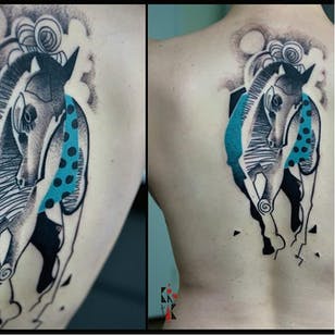 Tatuaje de caballo gráfico #horsetattoo #KatarzynaKrutak #graphictattoo #graphic