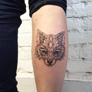 Tatuaje de zorro de Ira Shmarinova #linework #dotwork #fox #blackwork #animals #portrait #IraShmarinova