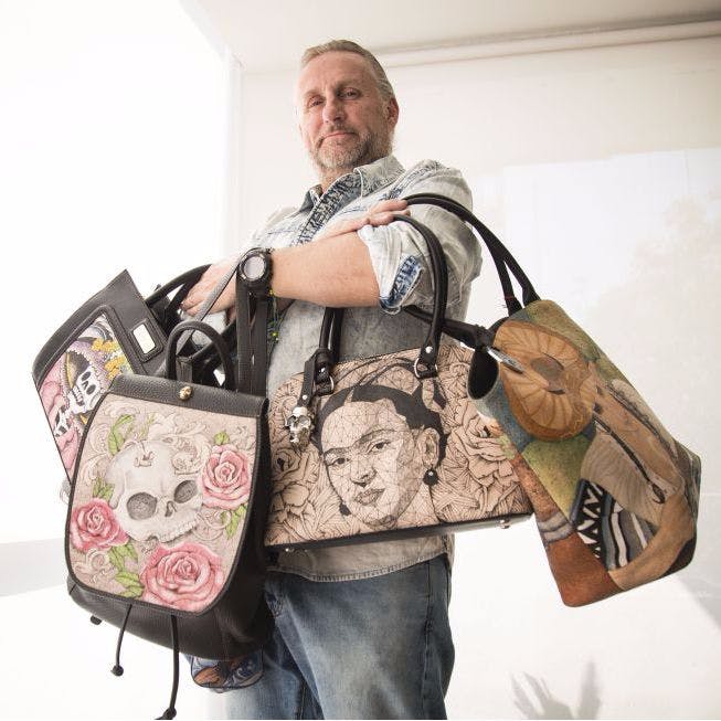Jorge Cueto, Jefe de Arte Penitenciario a través de prisonart.com #JorgeCueto #prisonart #tattoofashion #tattoodesign #fashion #handbags