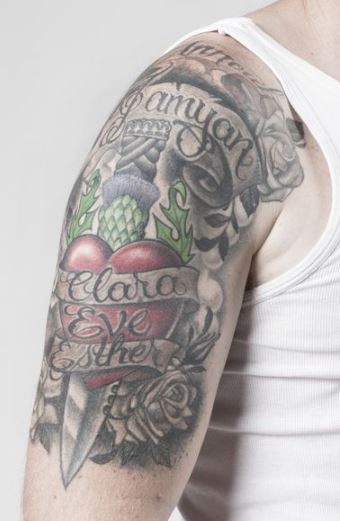 Tatuaje de Ewan en el hombro