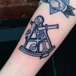 Sextant Tattoo, artista desconocido #sextant #nautical tattoos #sailortattoos