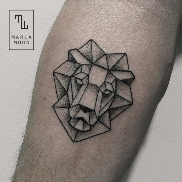 Tatuaje Geométrico León por Marla Moon
