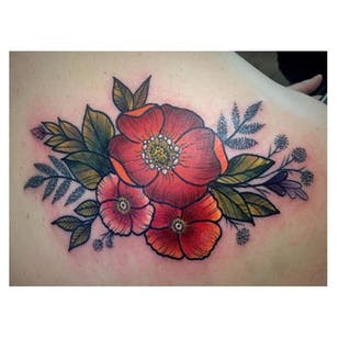 Tatuaje floral #AlicePerrin #flowers #neotraditional #floral (Foto: Instagram @alish_p)