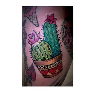 Tatuaje de cactus de Alice Perrin #AlicePerrin #cactus (Foto: Instagram @alish_p)