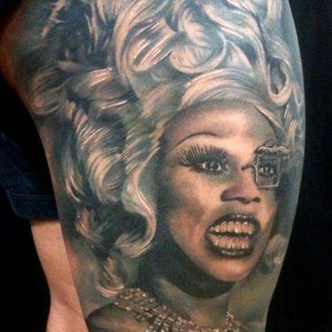 Los fanáticos de Rupaul's Drag Race tienen algunos tatuajes de Drag Queen seriamente violentos