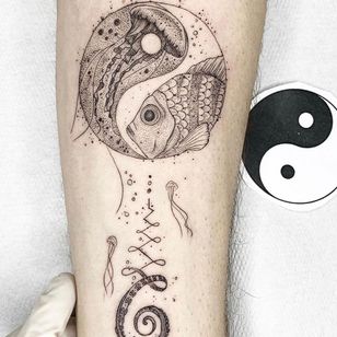 Tatuaje yin yang de bombayfoor #bombayfoor #YinYangtattoos #YinYang #Chino #símbolo