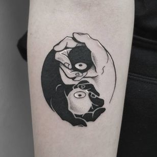 Tatuaje yin yang por Emil Pytlik #EmilPyltik