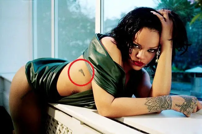 Rihanna-tatuaje de pistola