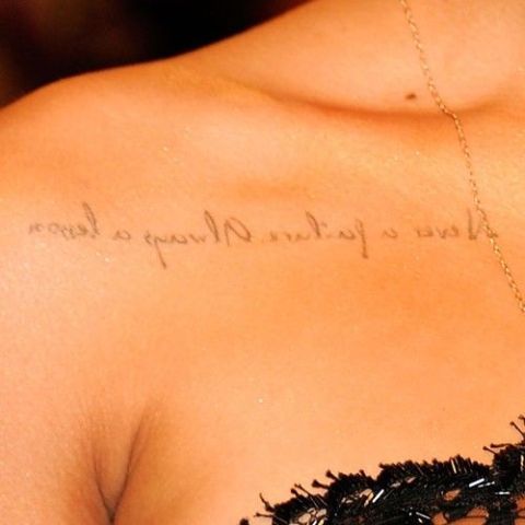 Rihanna-nunca un fracaso, siempre una lección de tatuaje