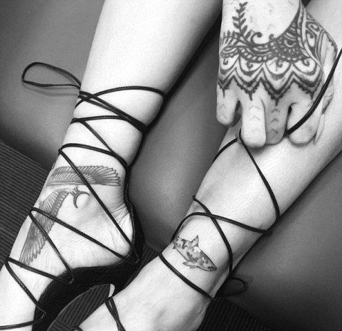 Rihanna tatuaje de tiburón