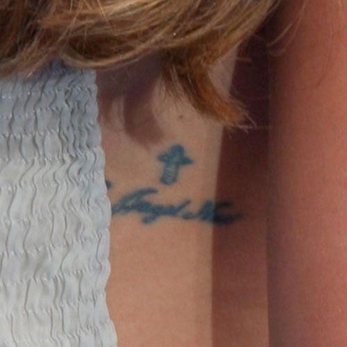 Lea Michele - Tatuaje de cruz