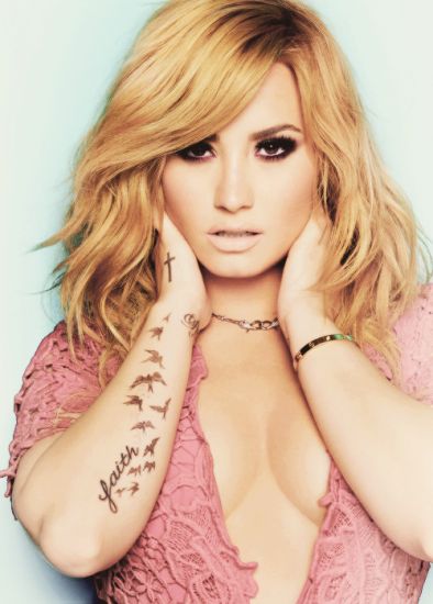 Tatuaje Demi Lovato - Bandada de pájaros