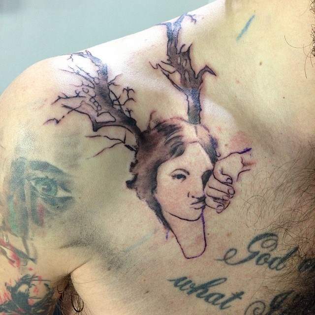 Simon Neil - Cara con antelors tatuados