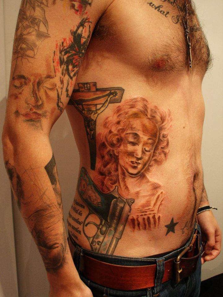 Simon Neil - Tatuajes laterales