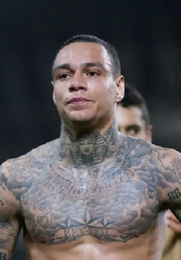 Gregory-van-der-Wiel-tattoo en el cuello