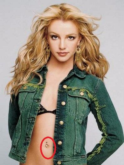 Britney-Spears-Piercing-Ombligo-Y-Oreja-