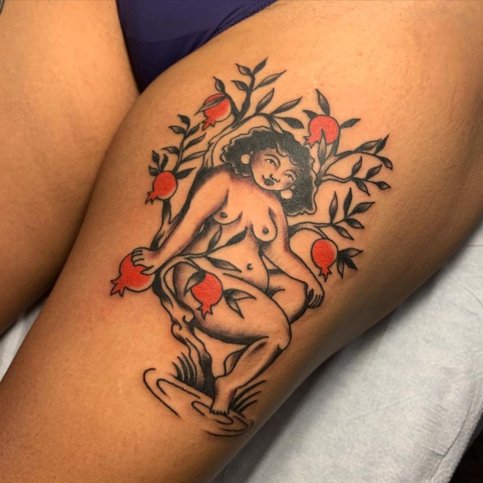 Tattoo by Sema Dayoub #semadayoub #nassimdayoub #traditional tattoo #qttr #queertattooer #darkkintattoo #darkkinbodyart #portrait #pinup #pomegranate #fruit #love