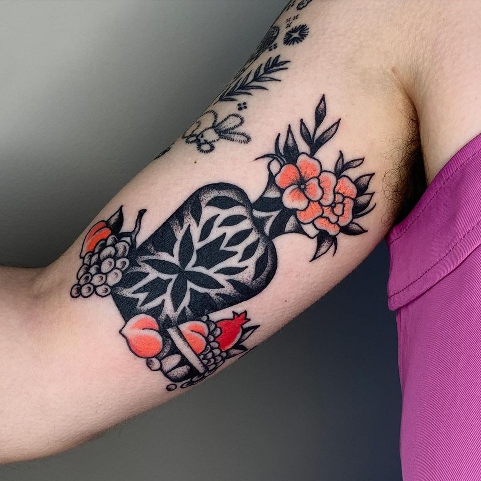 Tattoo by Sema Dayoub #semadayoub #nassimdayoub #traditionaltattoo #qttr #queertattooer #vase #fruit #peach #flower # uvas #pattern #flowers 