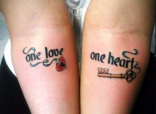 Tatuaje de llave y candado de corazón