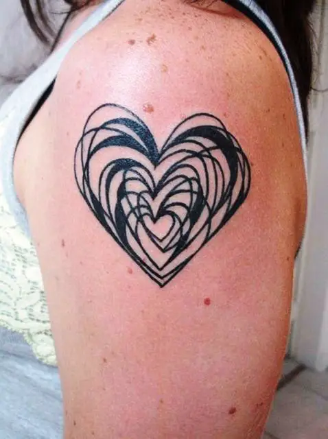 Tatuajes de corazones superpuestos