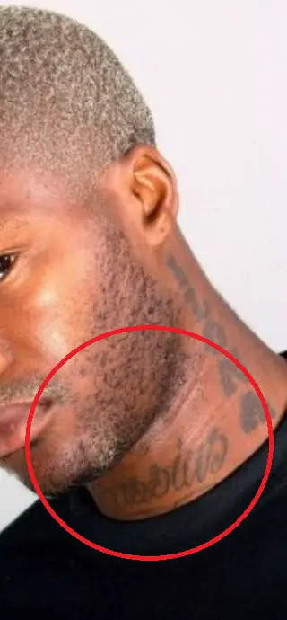 Tatuaje Djibril en el cuello
